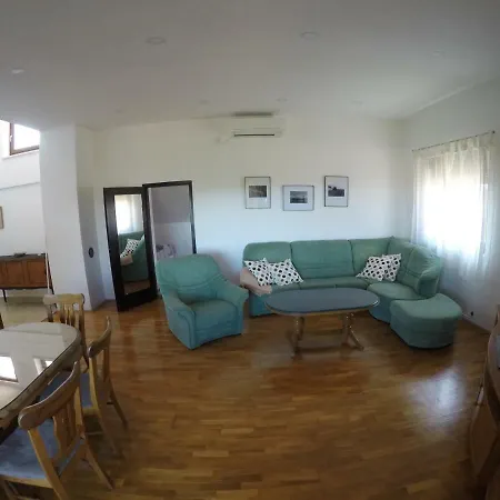 Koralj Apartman *